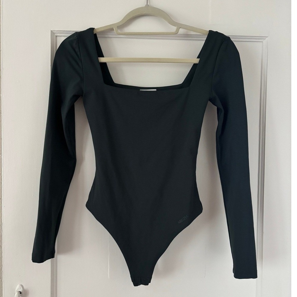 Aritzia Babaton Contour Squareneck Long Sleeve Bodysuit Forest Green Small